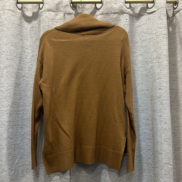 🚨2/$10‼️Banana Republic Sweater - Picture 7 of 7